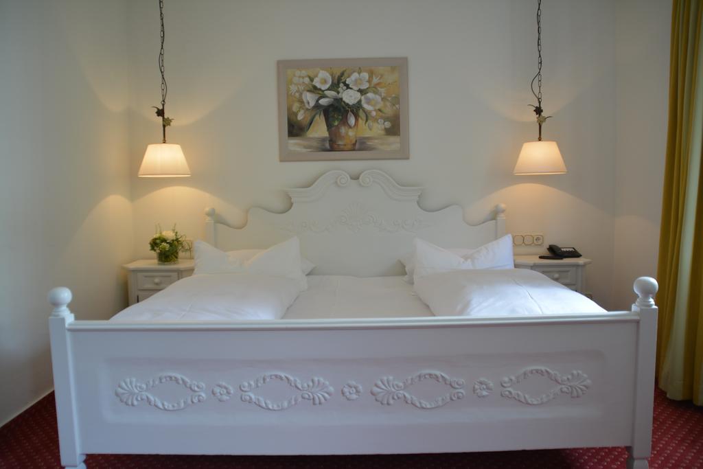 Landgasthof Hotel Hess Нойенштайн Экстерьер фото